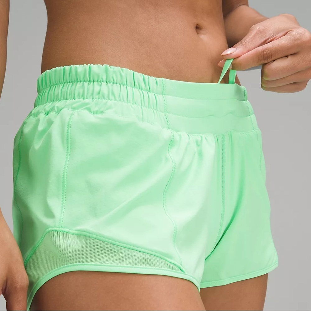 Lululemon Hotty Hot Low-Rise Lined Short 2.5"